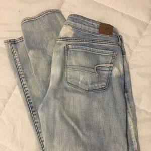 DISTRESSED AE JEANS!!!